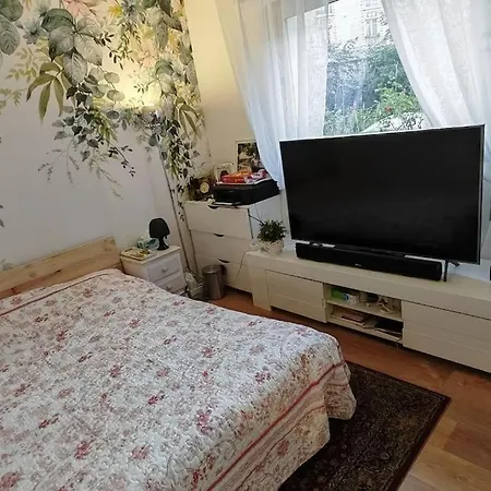 T2 Meublé 1 Er étage Dans Un Quartier Calme à 17 *
