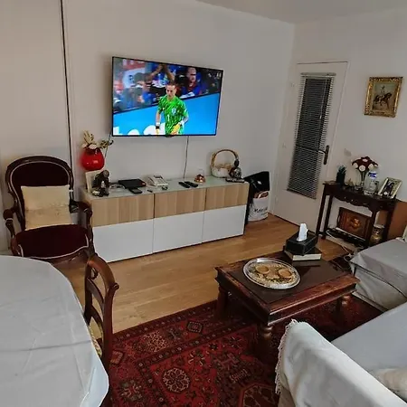 Appartamento T2 Meublé 1 Er étage Dans Un Quartier Calme à 17 Parigi