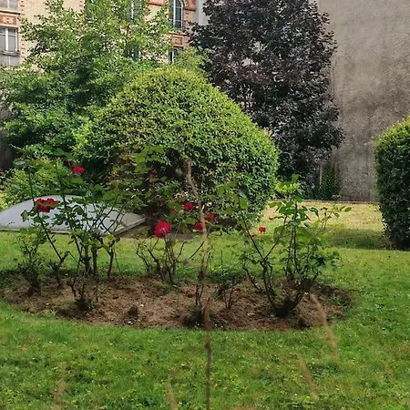 T2 Meublé 1 Er étage Dans Un Quartier Calme à 17 * Parigi