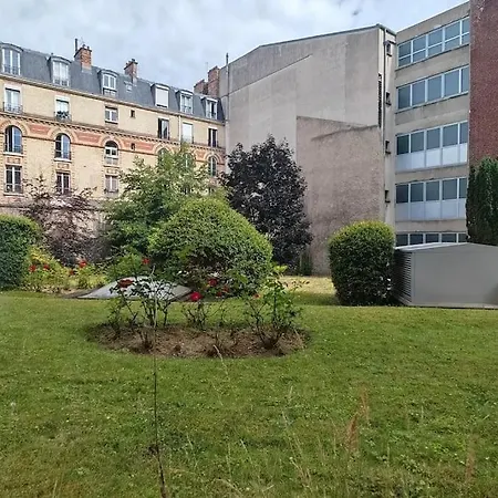 T2 Meublé 1 Er étage Dans Un Quartier Calme à 17 Appartamento
